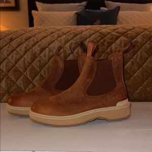 Sorel Women’s Brown Leather Chelsea Boots new never worn